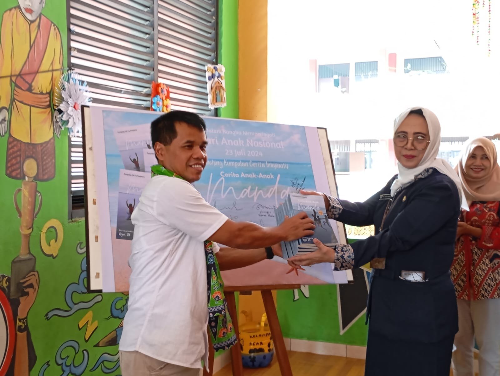 Rayakan Hari Anak Nasional 2024, Apical Marunda Bersama SDN 02 Marunda Gelar Pesta Seni dan Launching Buku Cerita Anak-Anak Manda - Teropongrakyat.co