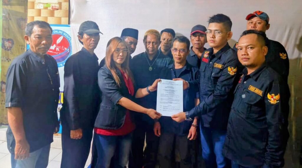 Portal Berita Indonesia dan Dunia Terkini Hari Ini, Update Harian Terbaru, Terlengkap, Tajam, Aktual dan Berimbang. Deklarasi DPD AKPI JATENG Di Hadiri Jajaran Dewan Pengurus Pusat - Teropong Rakyat