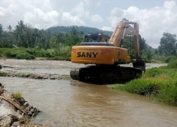 Trio Kades Perbaiki Saluran Irigasi Persawahan - TeropongRakyat.co