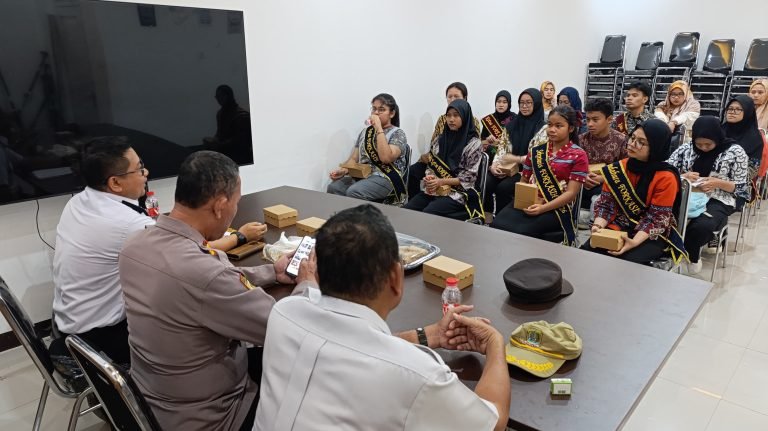 Kanit Binmas Polsek Jati Asih Berikan Pengarahan dan Sosialisasi kepada Forum Anak Kecamatan Jatiasih. - Teropong Rakyat