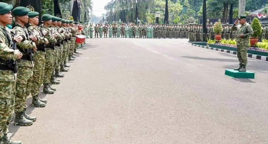 Menjelang Masa Jabatan, Panglima Kostrad Letjen TNI Muhammad Saleh Mustafa Kunjungi Markas Divif 2 Kostrad  - Teropongrakyat.co