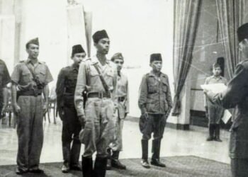 Pelantikan panglima TNI Pertama Jenderal Soedirman di Yogyakarta pada tanggal 28 Juni 1947  - TeropongRakyat.co