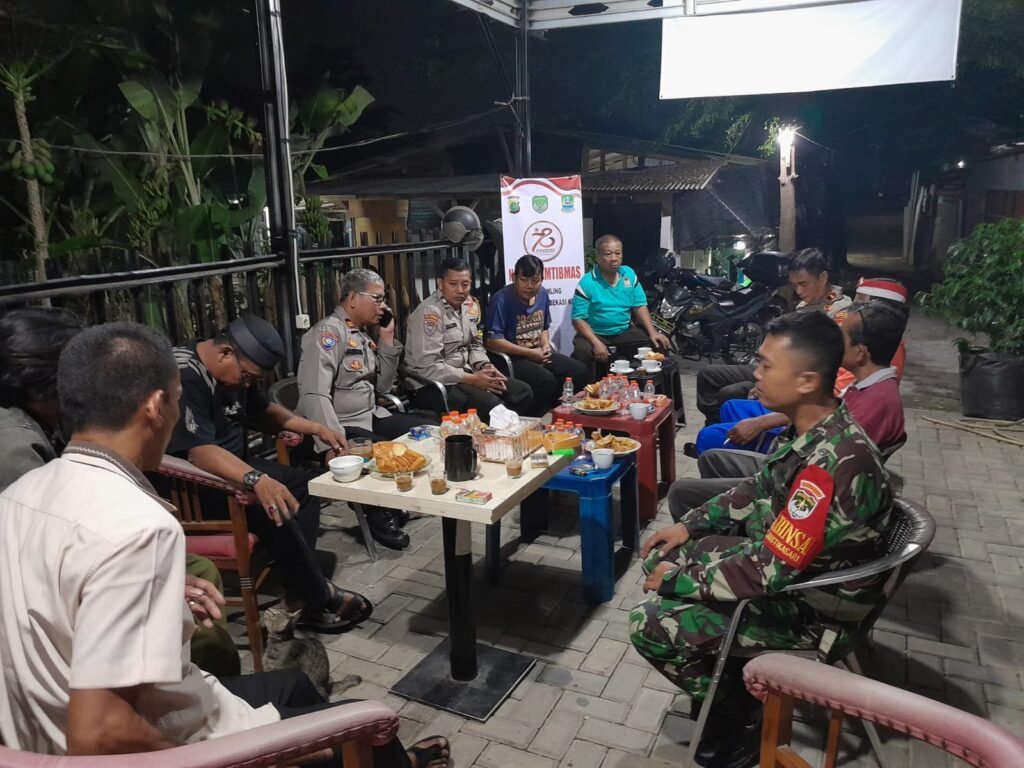 Portal Berita Indonesia dan Dunia Terkini Hari Ini, Update Harian Terbaru, Terlengkap, Tajam, Aktual dan Berimbang. Ngopi Kamtibmas di Kantor Kamling Sekretariat RW. 001 RT. 003 Kelurahan Mustikasari Kecamatan Mustikajaya Kota Bekasi Wilkum Polres Metro Bekasi Kota - Teropong Rakyat