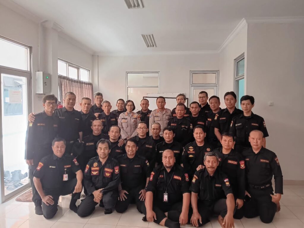 Portal Berita Indonesia dan Dunia Terkini Hari Ini, Update Harian Terbaru, Terlengkap, Tajam, Aktual dan Berimbang. Polres Metro Bekasi Kota Jalin Silaturahmi Kamtibmas Bersama Senkom Mitra Polri - Teropong Rakyat