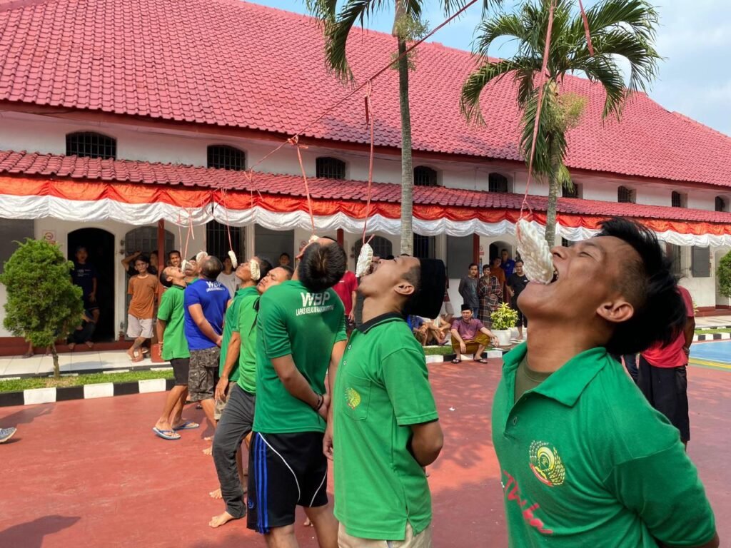 Portal Berita Indonesia dan Dunia Terkini Hari Ini, Update Harian Terbaru, Terlengkap, Tajam, Aktual dan Berimbang. Mengukir Prestasi dibalik Jeruji, WBP Lapas Rangkasbitung Ikuti Lomba Kemerdekaan - Teropong Rakyat