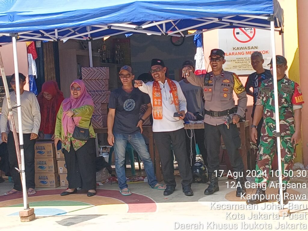 Portal Berita Indonesia dan Dunia Terkini Hari Ini, Update Harian Terbaru, Terlengkap, Tajam, Aktual dan Berimbang. Aipda Ikhwan Mulyadi Bersama Tiga Pilar Monitoring Kegiatan Masyarakat Lomba Memeriahkan HUT RI Ke-79 di Wilayah RW 04 Kampung Rawa. - Teropong Rakyat