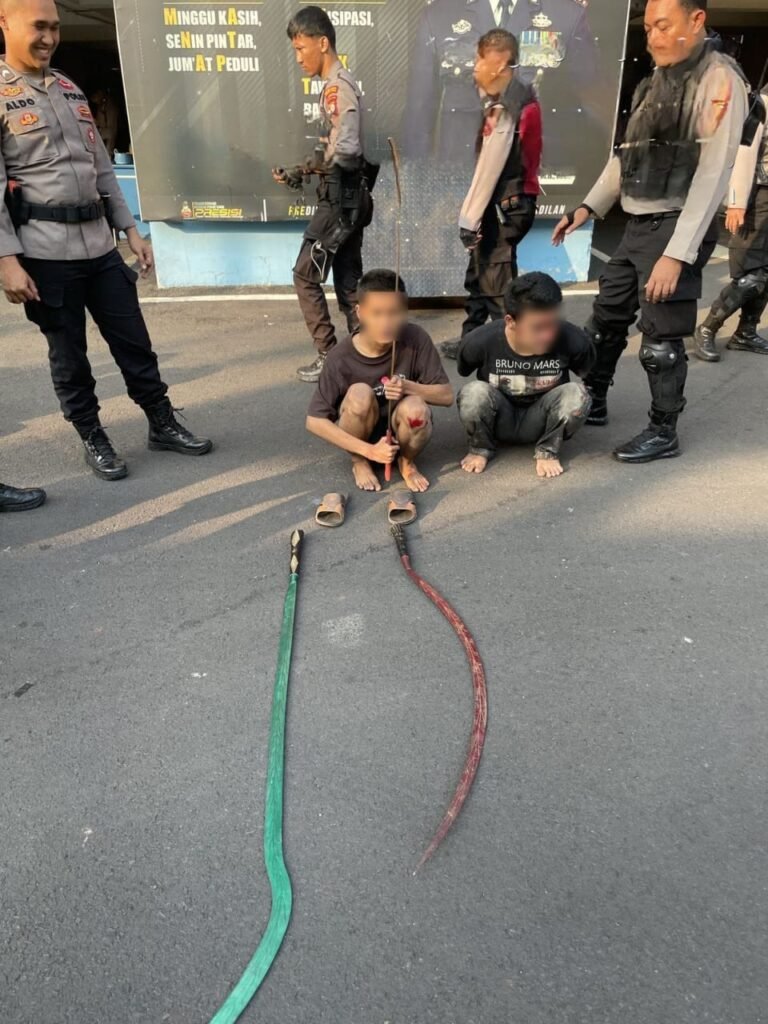 Kembali 5 (Lima) Remaja Diamankan Tim TP3 Polres Metro Jakarta Timur bawa sajam - Teropong Rakyat