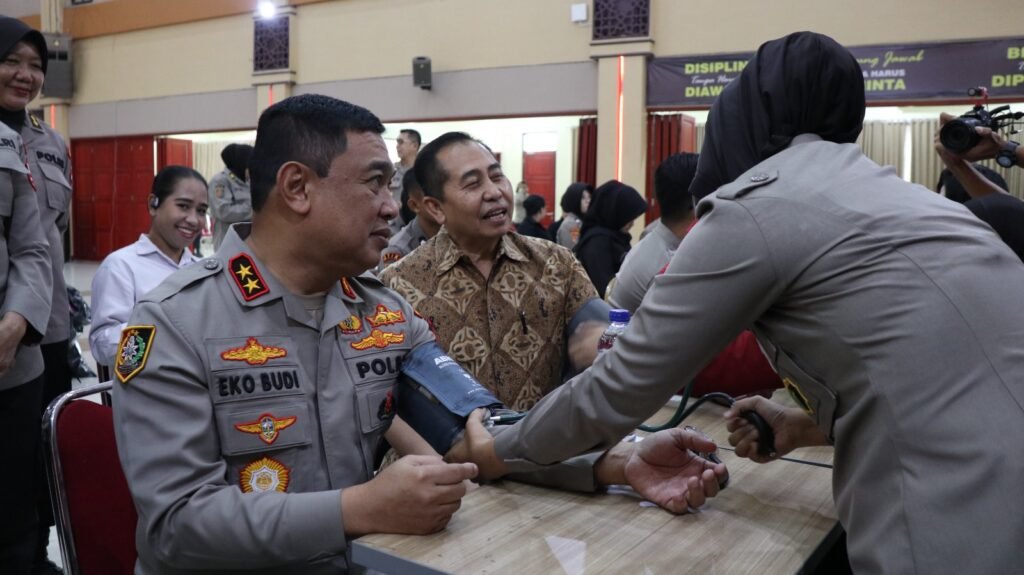 Portal Berita Indonesia dan Dunia Terkini Hari Ini, Update Harian Terbaru, Terlengkap, Tajam, Aktual dan Berimbang. Rangkaian HUT Polwan ke-76 Diperingati Dengan Donor Darah - Teropong Rakyat
