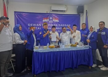 PAN Kota Bekasi Serahkan SK B1-KWK Buat Heri Koswara dan Sholihin - TeropongRakyat.co