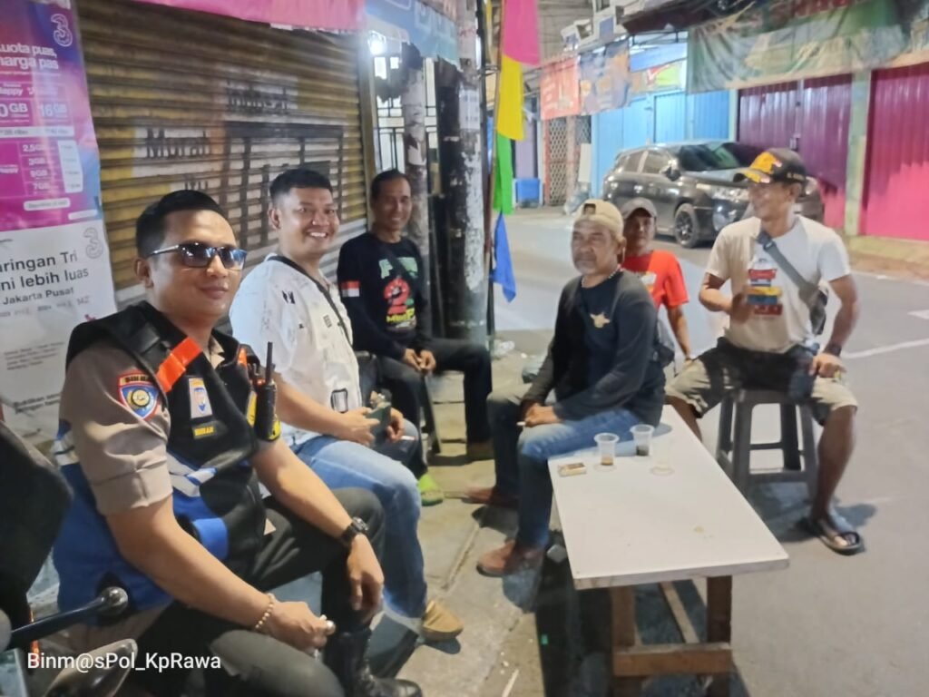 Bhabinkamtibmas Kelurahan Kampung Rawa melaksanakan kegiatan Patroli Wilayah dan Sambang Dialogis - Teropong Rakyat