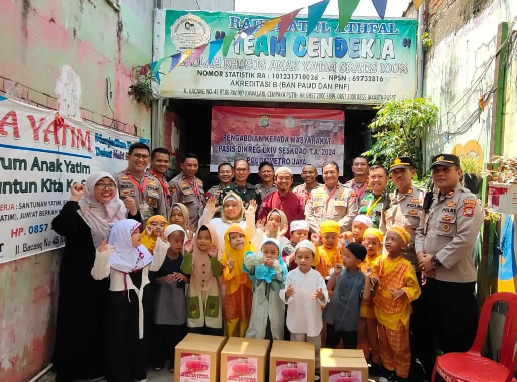 Portal Berita Indonesia dan Dunia Terkini Hari Ini, Update Harian Terbaru, Terlengkap, Tajam, Aktual dan Berimbang. Baksos Pasis Polri Sesko AD Dikreg LXIV Tahun 2024 - Teropong Rakyat