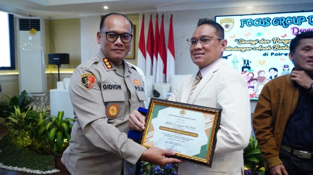 Portal Berita Indonesia dan Dunia Terkini Hari Ini, Update Harian Terbaru, Terlengkap, Tajam, Aktual dan Berimbang. Gelar FGD, Kapolres Jakut Ajak Semua Pihak Peduli dan Selamatkan Anak Indonesia - Teropong Rakyat