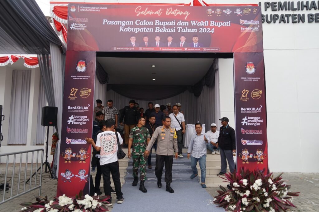 Ikut Serta Amankan Pendaftaran Bacalon Bupati Kabupaten Bekasi, Wakapolres Metro Bekasi: Mari Bersama Jaga Kondusifitas Selama Proses Pilkada - Teropong Rakyat
