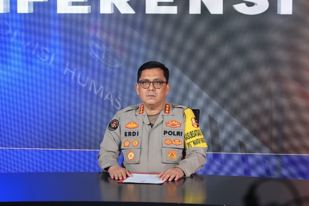 Portal Berita Indonesia dan Dunia Terkini Hari Ini, Update Harian Terbaru, Terlengkap, Tajam, Aktual dan Berimbang. Tiga Perampok Mobil Pengakut Uang Rp5,6 Miliar di Padang Ditangkap, Ini Motifnya - Teropong Rakyat