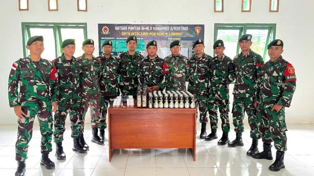 Portal Berita Indonesia dan Dunia Terkini Hari Ini, Update Harian Terbaru, Terlengkap, Tajam, Aktual dan Berimbang. Prajurit Satgas Yonarmed 11 Kostrad Pos Labang Gagalkan Penyelundupan Miras dan Kosmetik Ilegal Asal Malaysia - Teropong Rakyat