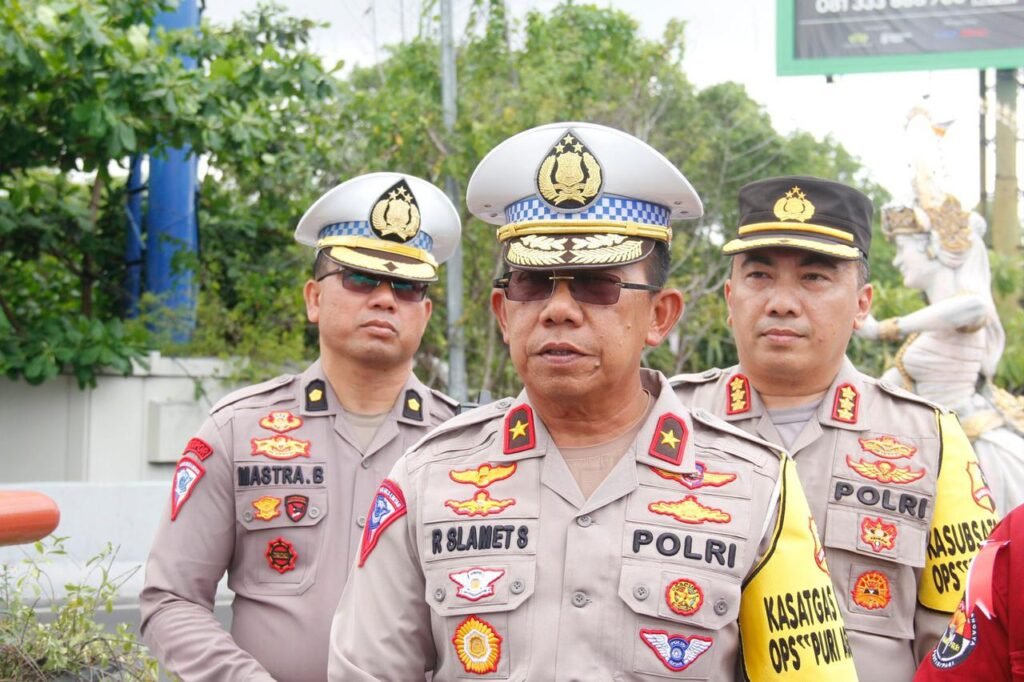 Portal Berita Indonesia dan Dunia Terkini Hari Ini, Update Harian Terbaru, Terlengkap, Tajam, Aktual dan Berimbang. Kawal Pergerakan Tamu VIP-VVIP KTT IAF ke-2 di Bali, Polri Turunkan 1.438 Personel Polantas - Teropong Rakyat