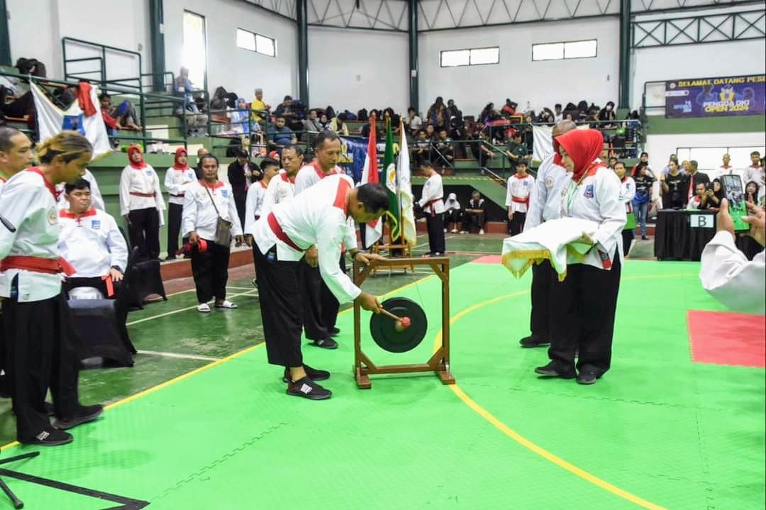 Pangkostrad Buka Kejuaraan Perguruan Pencak Silat Bela Diri Tangan Kosong Merpati Putih DKI Jakarta Open Tahun 2024 - TeropongRakyat.co