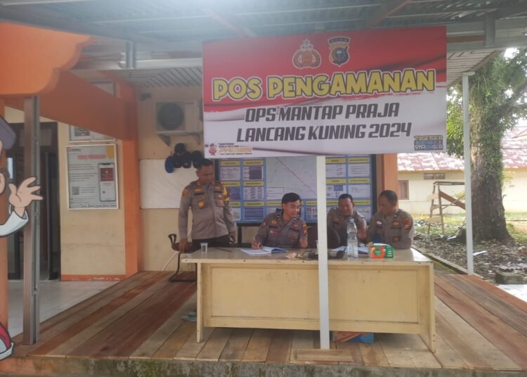 Kapolres Kuansing Cek Kesiapan Personil Pos Pengamanan Ops Mantap Praja LK 2024 di Bawaslu Kuansing - TeropongRakyat.co