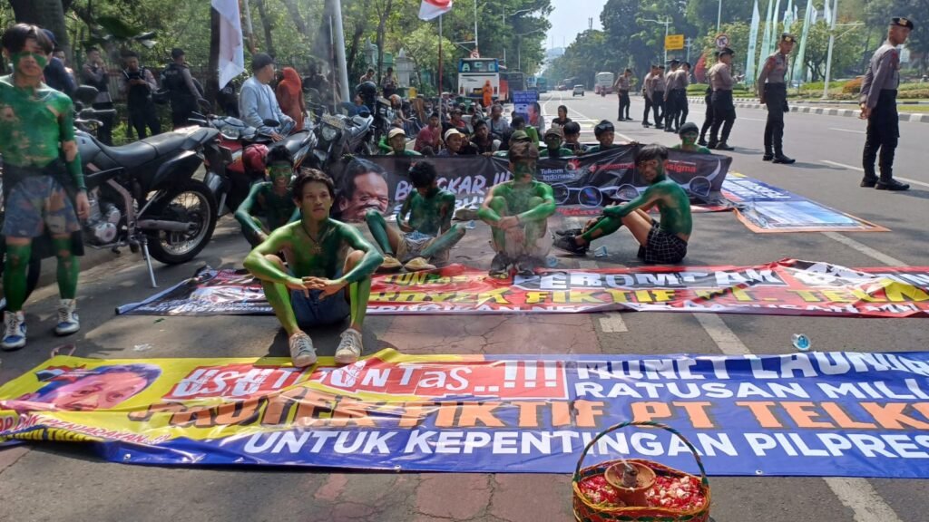 Portal Berita Indonesia dan Dunia Terkini Hari Ini, Update Harian Terbaru, Terlengkap, Tajam, Aktual dan Berimbang. FPN Desak KPK Gantung Perampok Uang Negara Dengan Ratusan Proyek Fiktif Triliyunan Di PT. Telkom - Teropong Rakyat