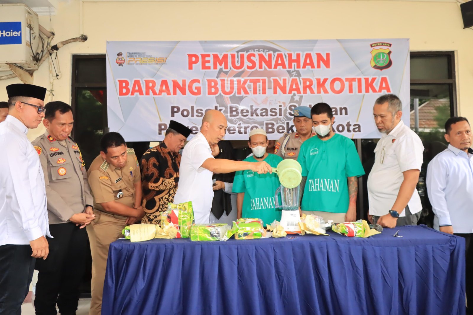 Selamatkan Ribuan Generasi Muda Dari Narkotika, Polsek Bekasi Selatan Musnahkan Sabu dan Pil Ekstasi. - TeropongRakyat.co