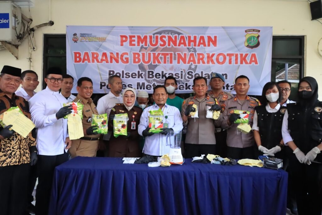 Selamatkan Ribuan Generasi Muda Dari Narkotika, Polsek Bekasi Selatan Musnahkan Sabu dan Pil Ekstasi. - Teropong Rakyat