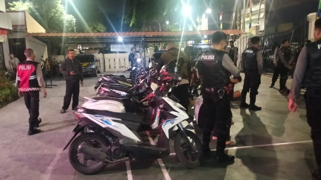 Polsek Cakung Amankan 25 Remaja Diduga Terlibat Tawuran di Cakung Barat - Teropong Rakyat