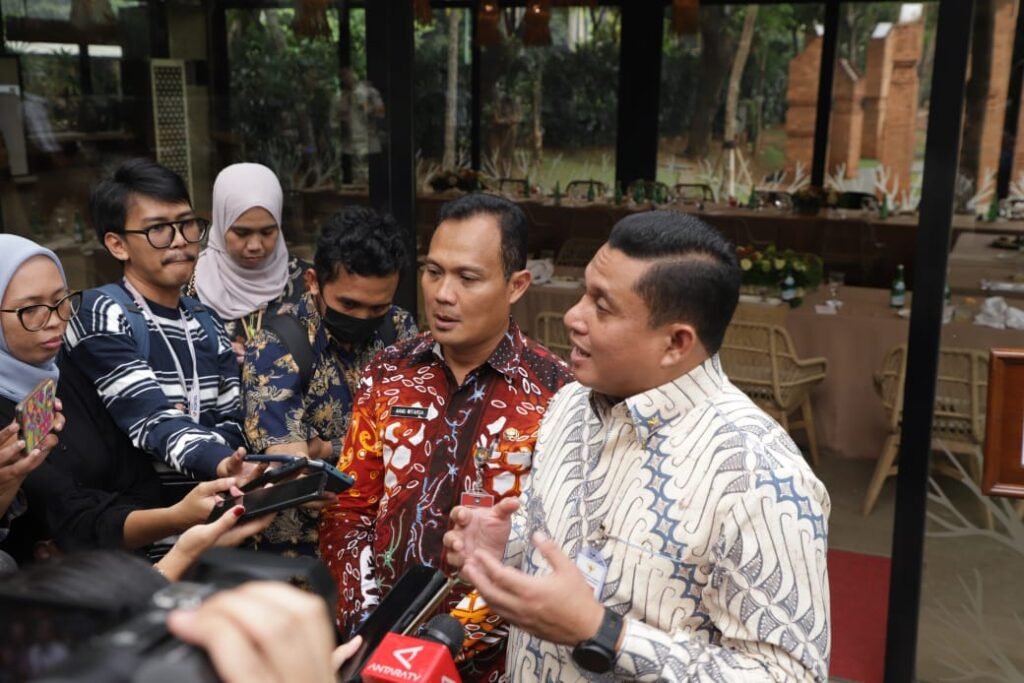 Portal Berita Indonesia dan Dunia Terkini Hari Ini, Update Harian Terbaru, Terlengkap, Tajam, Aktual dan Berimbang. Kemendagri Ajak Media Massa Dukung dan Semarakkan Penyelenggaraan PON 2024 - Teropong Rakyat