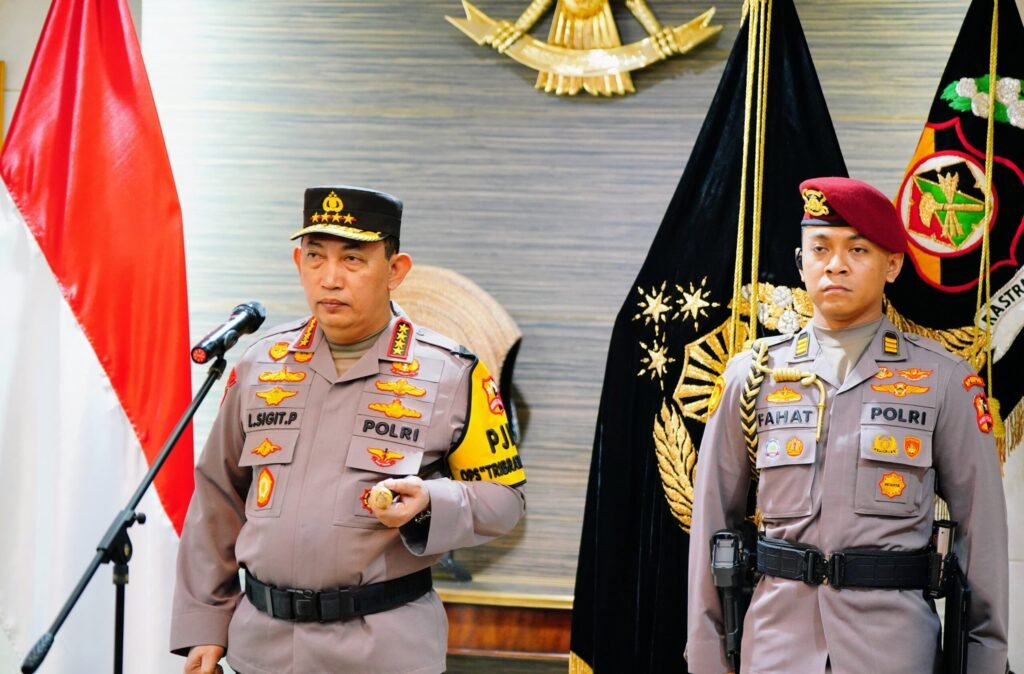 Portal Berita Indonesia dan Dunia Terkini Hari Ini, Update Harian Terbaru, Terlengkap, Tajam, Aktual dan Berimbang. Kapolri: Pidato Paus Fransiskus Harus Dijadikan Semangat Menjaga Persatuan - Teropong Rakyat