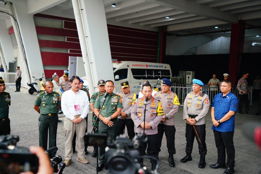 Portal Berita Indonesia dan Dunia Terkini Hari Ini, Update Harian Terbaru, Terlengkap, Tajam, Aktual dan Berimbang. Tinjau Kesiapan Pengamanan, Kapolri Instruksikan Warga Terlayani dengan Baik saat Misa Agung Paus Fransiskus - Teropong Rakyat