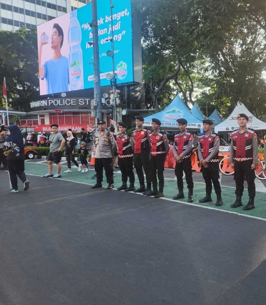 Portal Berita Indonesia dan Dunia Terkini Hari Ini, Update Harian Terbaru, Terlengkap, Tajam, Aktual dan Berimbang. Anggota Polsubsektor Thamrin Pemantauan Giat CFD di Bundaran HI Menteng Jakpus - Teropong Rakyat