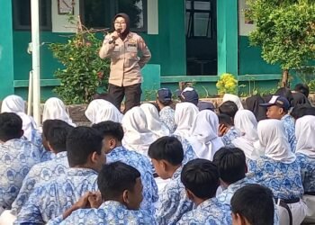 Polsek Rawalumbu Gelar Penyuluhan Anti-Narkoba Dan Pencegahan Kenakalan Remaja Di SMP Negeri 41 Bekasi - TeropongRakyat.co