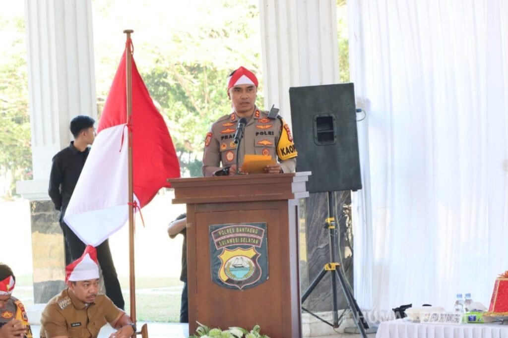Portal Berita Indonesia dan Dunia Terkini Hari Ini, Update Harian Terbaru, Terlengkap, Tajam, Aktual dan Berimbang. Proaktif Deklarasi Tiga Pilar di Bantaeng, Polri Optimistis Pilkada Berlangsung Damai - Teropong Rakyat
