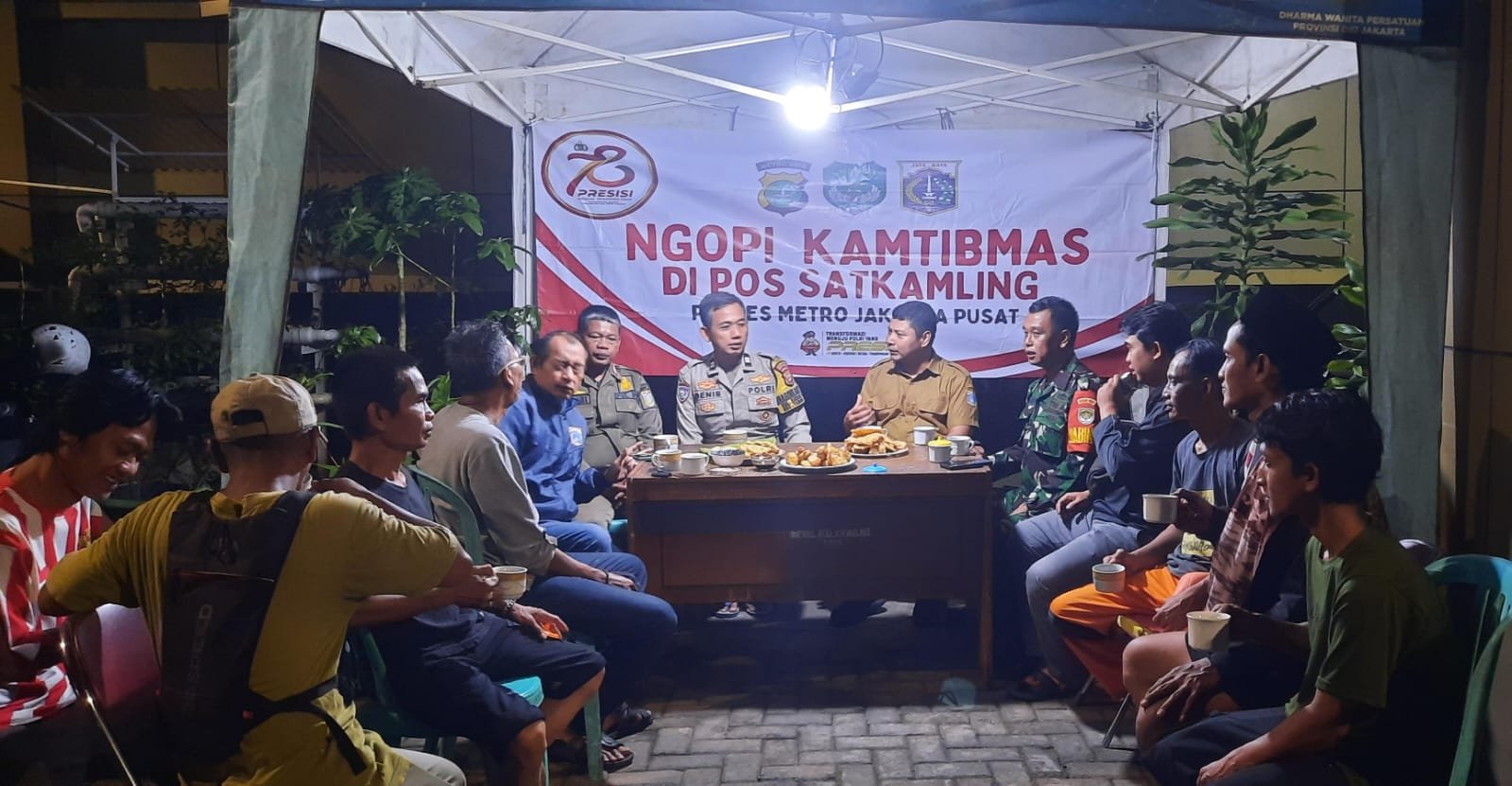 Ngopi Kamtibmas Sambil Ngopi Bahas Kamtibmas Di Poskamling RW 14 Kelurahan Kebon Melati - TeropongRakyat.co