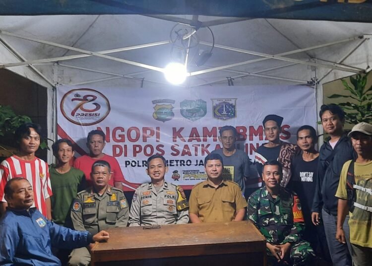 Ngopi Kamtibmas Sambil Ngopi Bahas Kamtibmas Di Poskamling RW 14 Kelurahan Kebon Melati - TeropongRakyat.co