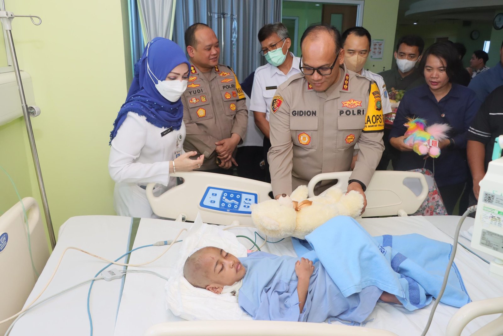 Kapolres Jakut Jenguk Anak Korban Penyiksaan Ibu Tiri di RS Koja - TeropongRakyat.co