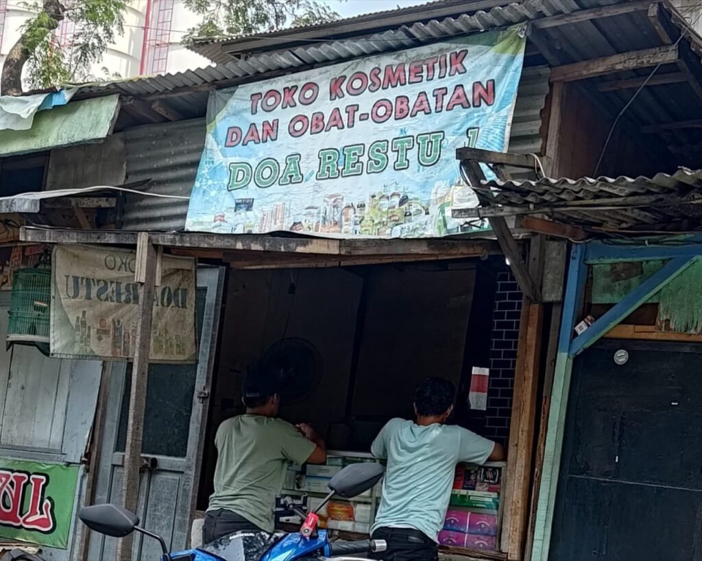 Portal Berita Indonesia dan Dunia Terkini Hari Ini, Update Harian Terbaru, Terlengkap, Tajam, Aktual dan Berimbang. Dinkes Jaksel Mimpi Di Siang Bolong. Toko Kosmetik “Doa Restu” Jual Pil Koplo. Polisi Wajib Uji Lab - Teropong Rakyat
