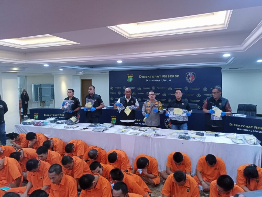 Portal Berita Indonesia dan Dunia Terkini Hari Ini, Update Harian Terbaru, Terlengkap, Tajam, Aktual dan Berimbang. Operasi Sikat, Polda Metro Jaya Ungkap 276 Kasus Dan Tangkap 341 Tersangka - Teropong Rakyat