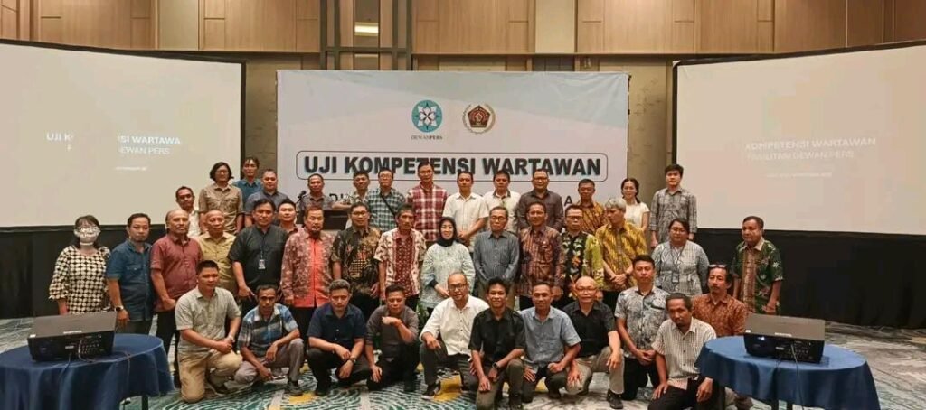 Portal Berita Indonesia dan Dunia Terkini Hari Ini, Update Harian Terbaru, Terlengkap, Tajam, Aktual dan Berimbang. PWI Sulawesi Utara Laksanakan UKW Fasilitasi Dewan Pers - Teropong Rakyat