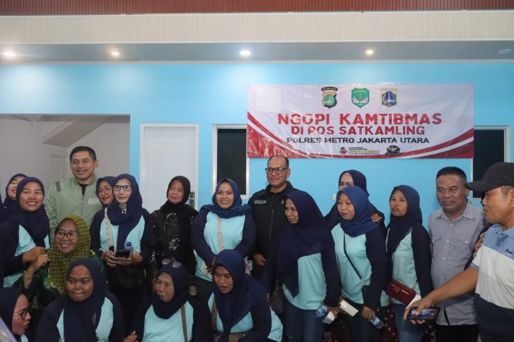 Portal Berita Indonesia dan Dunia Terkini Hari Ini, Update Harian Terbaru, Terlengkap, Tajam, Aktual dan Berimbang. Ngopi Kamtibmas di Koja, Kapolres Jakut Imbau Warga Jaga Keharmonisan - Teropong Rakyat