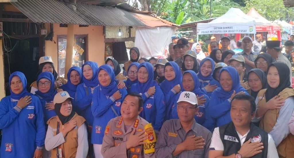 Jum’at Curhat Plus Kapolres Metro Jakarta Pusat Dalam Rangka Rangkaian Pelayanan Bulan Bakti Polri Presisi Bersama Warga di RW 01 Kelurahan Menteng Tenggulun - Teropong Rakyat