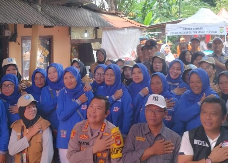 Jum’at Curhat Plus Kapolres Metro Jakarta Pusat Dalam Rangka Rangkaian Pelayanan Bulan Bakti Polri Presisi Bersama Warga di RW 01 Kelurahan Menteng Tenggulun - TeropongRakyat.co