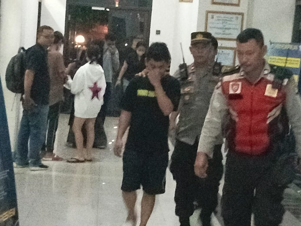 Portal Berita Indonesia dan Dunia Terkini Hari Ini, Update Harian Terbaru, Terlengkap, Tajam, Aktual dan Berimbang. Iming - iming Dikasih Uang Jajan Rp. 20.000, Bocah 13 Tahun Diduga Dilecehkan Tetangganya - Teropong Rakyat
