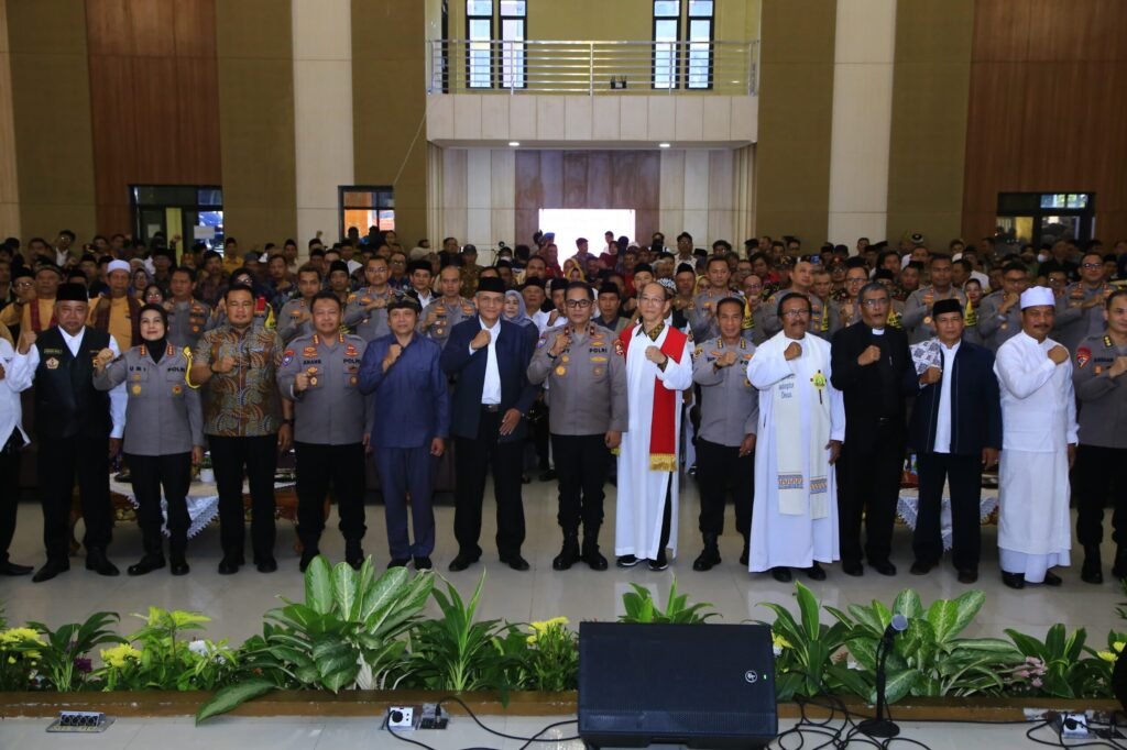 Portal Berita Indonesia dan Dunia Terkini Hari Ini, Update Harian Terbaru, Terlengkap, Tajam, Aktual dan Berimbang. Sebar 5.000 Paket Sembako, NCS Polri Minta Masyarakat Lampung Gelorakan Pilkada Damai - Teropong Rakyat