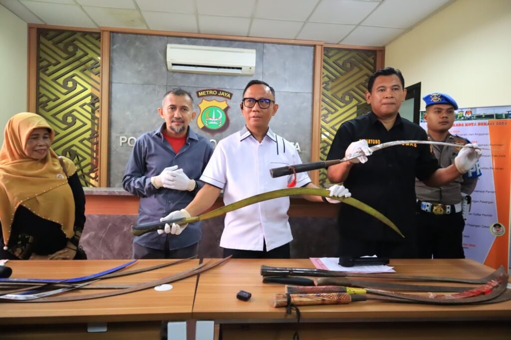 Portal Berita Indonesia dan Dunia Terkini Hari Ini, Update Harian Terbaru, Terlengkap, Tajam, Aktual dan Berimbang. Tragedi 7 Jenazah Mengapung di Kali Bekasi, Ini Penjelasan Polres Metro Bekasi Kota - Teropong Rakyat