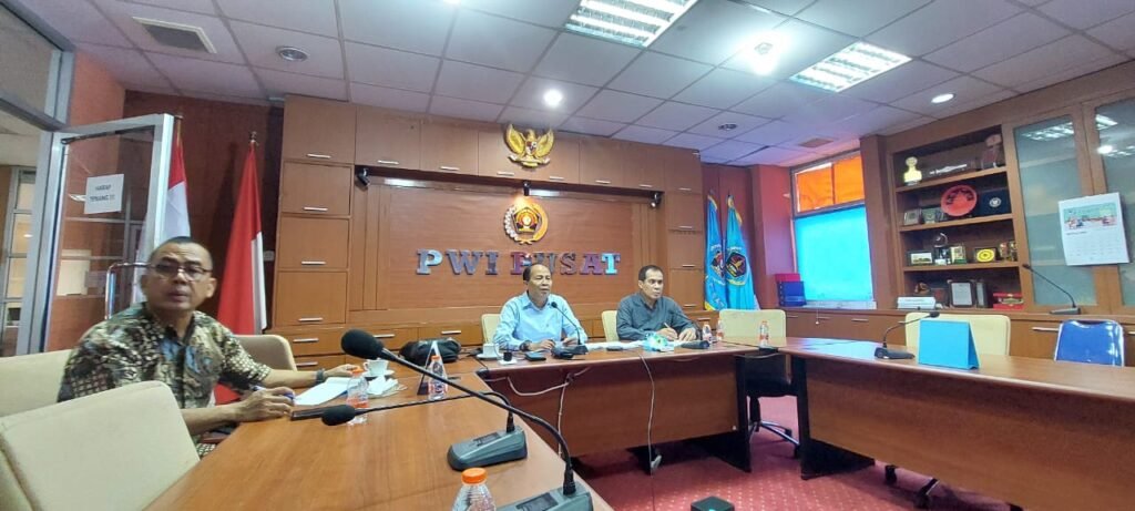 Portal Berita Indonesia dan Dunia Terkini Hari Ini, Update Harian Terbaru, Terlengkap, Tajam, Aktual dan Berimbang. PWI Pusat dan PWI Kalsel Persiapkan HPN 2025, Pastikan Kehadiran Presiden - Teropong Rakyat