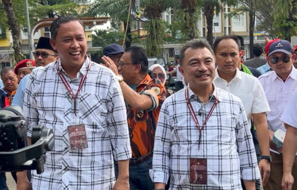 Portal Berita Indonesia dan Dunia Terkini Hari Ini, Update Harian Terbaru, Terlengkap, Tajam, Aktual dan Berimbang. Pasangan RIDHO Tiba Ambil Nomor Urut Pasangan Calon Pilkada Kota Bekasi - Teropong Rakyat