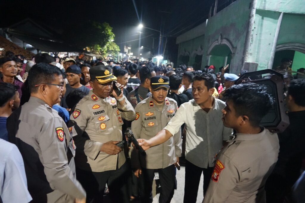 Portal Berita Indonesia dan Dunia Terkini Hari Ini, Update Harian Terbaru, Terlengkap, Tajam, Aktual dan Berimbang. Polres Metro Bekasi Evakuasi Terduga Pelaku Pencabulan di Pondok Pesantren Al-Qonaah - Teropong Rakyat