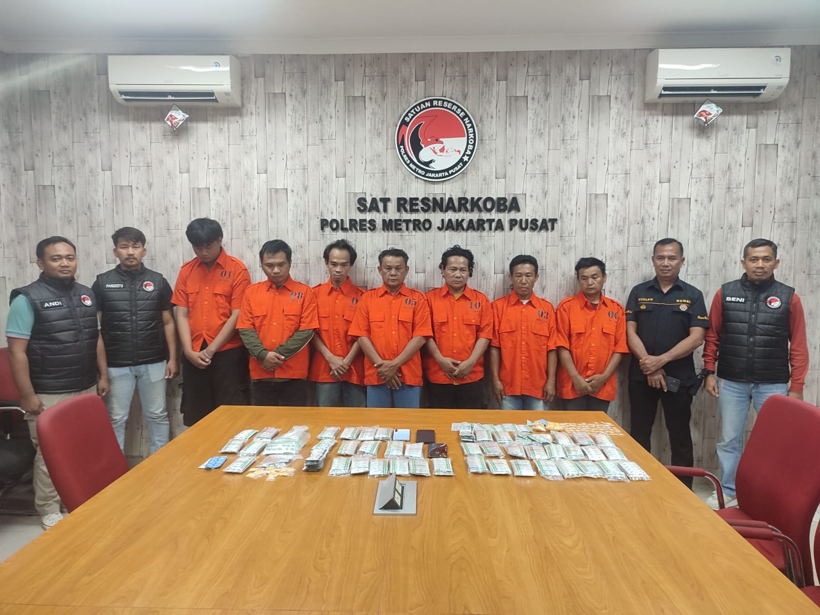 Polres Metro Jakarta Pusat Gencarkan Operasi Tangkap Tangan Pengedar dan Penjual Jalanan Obat Keras Berbahaya Secara Masif di Tanah Abang dan Sekitarnya - Teropongrakyat.co