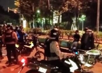 Tim Patroli Perintis Polres Metro Jakarta Pusat Bubarkan Aksi Balap Liar di Area Kemayoran - TeropongRakyat.co