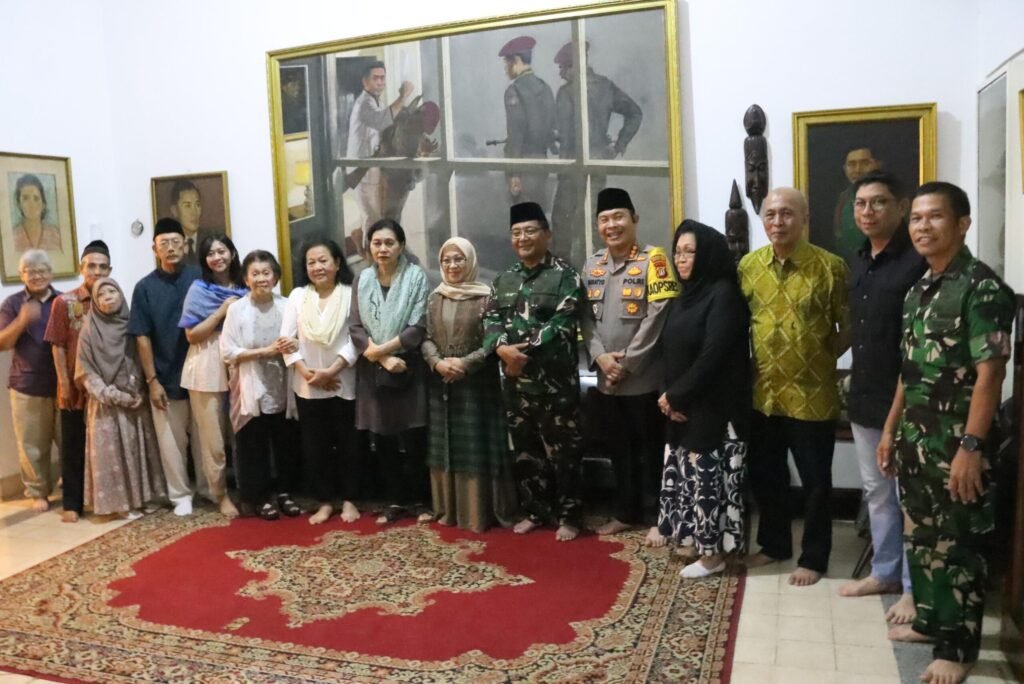 Portal Berita Indonesia dan Dunia Terkini Hari Ini, Update Harian Terbaru, Terlengkap, Tajam, Aktual dan Berimbang. Doa Bersama Peringati Hari Kesaktian Pancasila di Museum Sasmita Loka Ahmad Yani - Teropong Rakyat